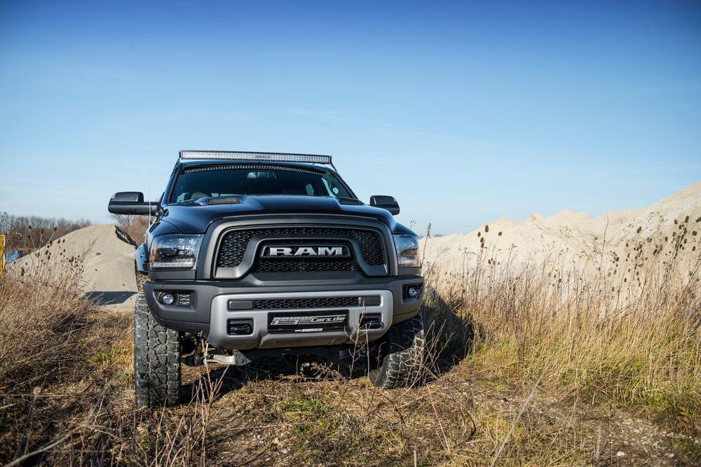Ram 1500 Rebel работающий на газе теперь доступен в Европе Ram 1500 Rebel LPG - мятежник теперь в Европе